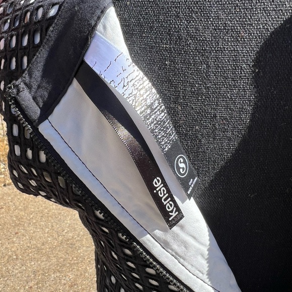 Kenzie dress-size S. 2 layer-bottom solid white, top black exposing bottom layer - Picture 11 of 13